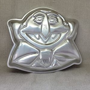1977 WILTON COUNT Dracula CAKE PAN 502-7431 Sesame Muppet Vintage Baking Tin